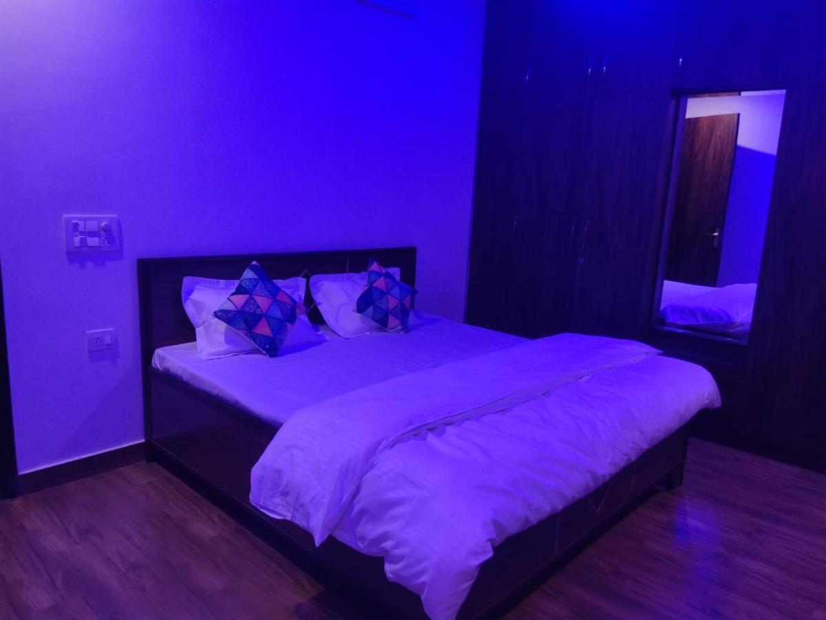 Own Stay New Delhi Buitenkant foto