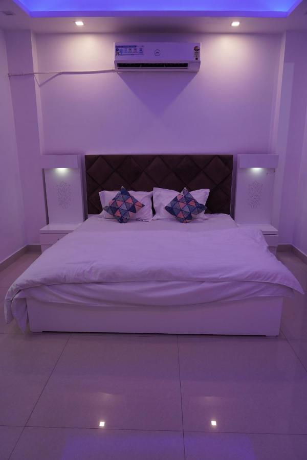 Own Stay New Delhi Buitenkant foto