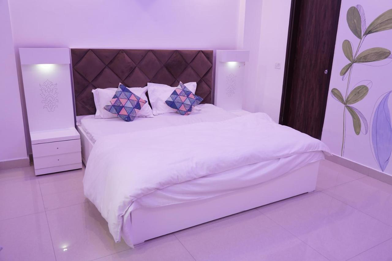 Own Stay New Delhi Buitenkant foto