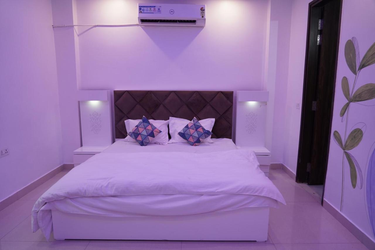 Own Stay New Delhi Buitenkant foto