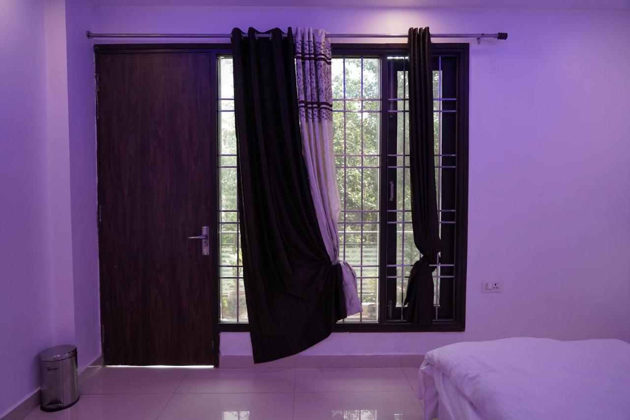 Own Stay New Delhi Buitenkant foto