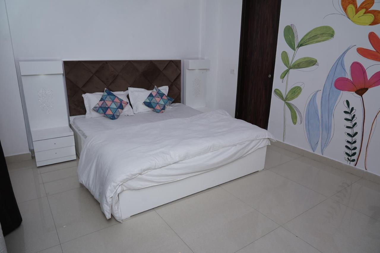 Own Stay New Delhi Buitenkant foto