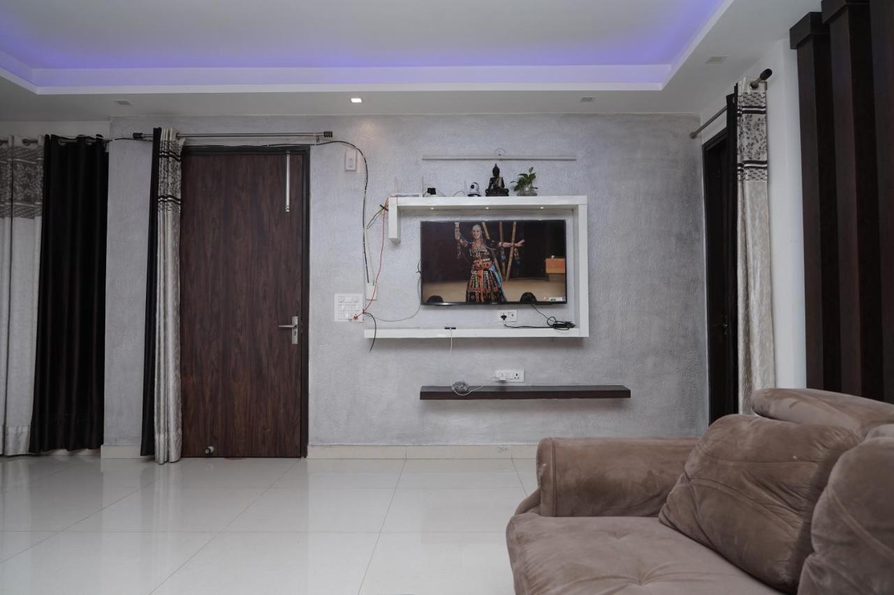 Own Stay New Delhi Buitenkant foto