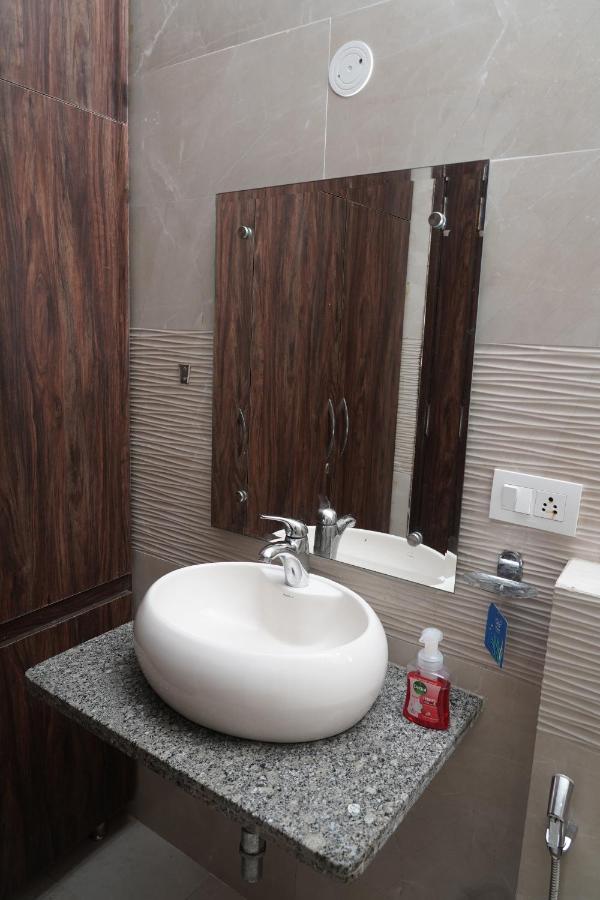 Own Stay New Delhi Buitenkant foto
