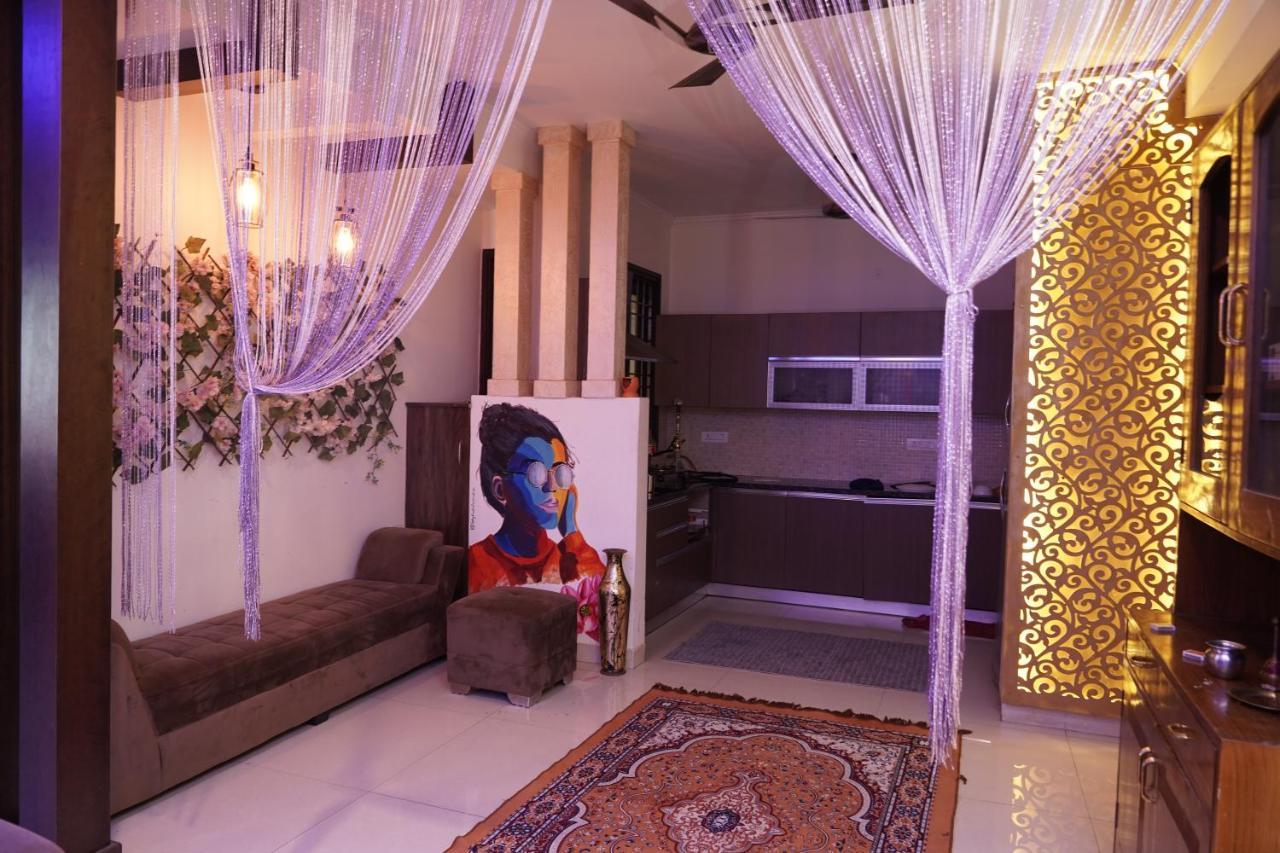 Own Stay New Delhi Buitenkant foto