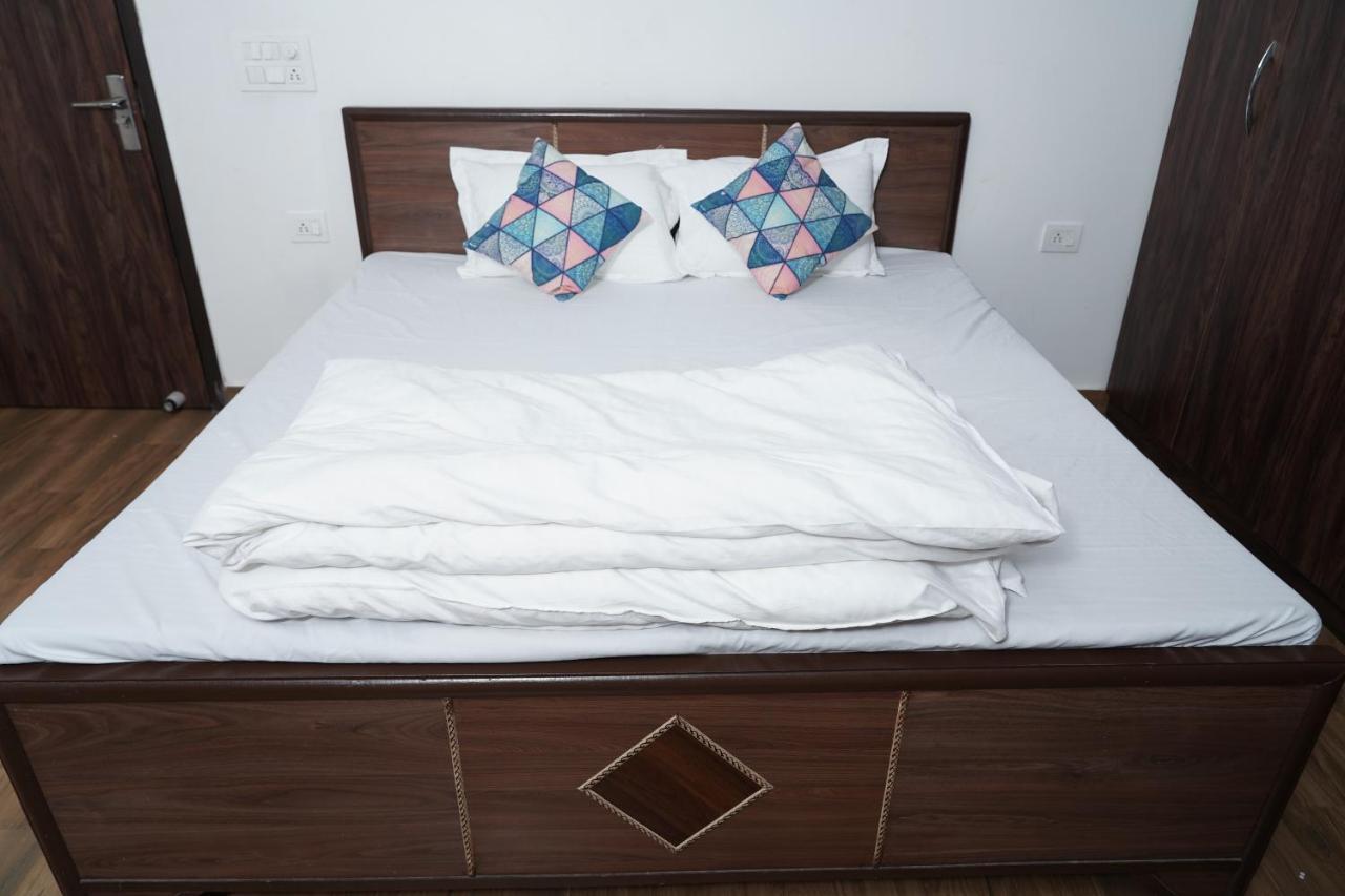 Own Stay New Delhi Buitenkant foto