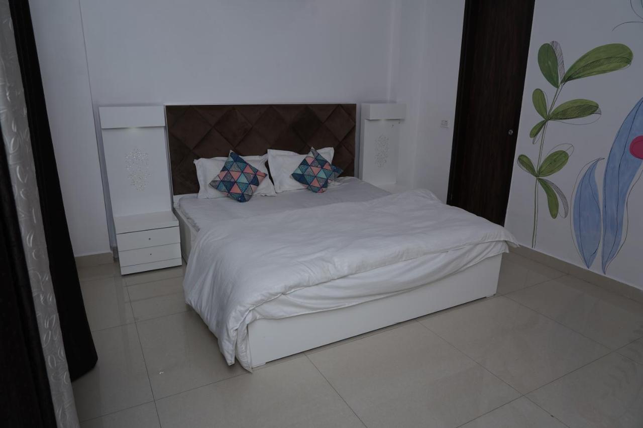 Own Stay New Delhi Buitenkant foto